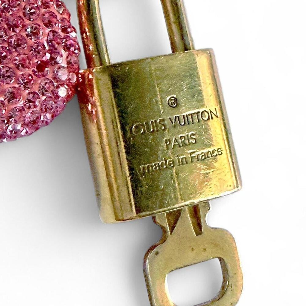 Louis Vuitton Luxe Lock & Key Rhinestone Pink Heart Keychain Bag Charm Glamour - Picture 2 of 5